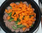 Foto langkah ke 3 dari resep Tumis Wortel Sosis | Menu Sahur Simple.