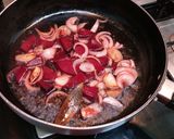 A picture of step 3 of Beetroot Onion Chutney.