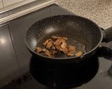 Foto del paso 3 de la receta Tortilla con boletus y espinacas