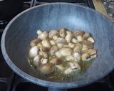 Foto del paso 3 de la receta: Ensalada tibia de papines y champiñones
