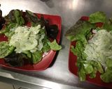 Une image de l'étape 10 de Concombre mariné crème et herbes salade feuille de chêne.