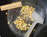 A picture of step 4 of Stuffed potato idli.