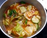 รูปขั้นตอนการทำที่ 5 ของ แกงส้มกุ้งผักรวมมะขามสด