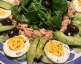 Foto del paso 7 de la receta Ensalada-carpaccio de pepino, atún, rúcula, canónigos, aguacate y huevo