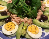 Foto del paso 7 de la receta: Ensalada-carpaccio de pepino, atún, rúcula, canónigos, aguacate y huevo