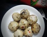 A picture of step 5 of Coconut Rice Flour Spicy Balls.