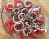 Foto del paso 4 de la receta: Ensalada de tomate y cebolla