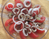 Foto del paso 4 de la receta: Ensalada de tomate y cebolla