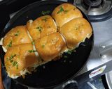 ચીઝ ગાર્લિક મસાલા પાવ (cheese garlic masala pav recipe in Gujarati) રેસીપી સ્ટેપ5ફોટો