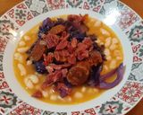 Foto del paso 9 de la receta: Alubias estofadas con lombarda al ajillo, chorizo y jamón