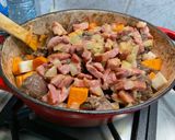 Une image de l'étape 20 de Bœuf bourguignon revisité à la patate douce, carottes, navets et champignons.