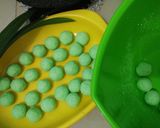 Foto langkah ke 3 dari resep Bola Singkong Kuah Susu.