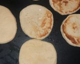 A picture of step 4 of Mini naan bread.