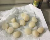 A picture of step 2 of Scallop And Okra With Green Curry.