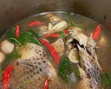 รูปขั้นตอนการทำที่ 4 ของ ต้มแซ่บปลานิล ว่าแซ่บแล้ว คนทำแซ่บกว่าเยอะ