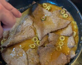 Foto del paso 7 de la receta: Filetes de ternera en salsa con aceitunas