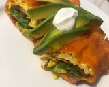 Foto del paso 1 de la receta: Wraps de queso relleno de huevo, Aguacate, bacon y lechuga