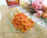 Foto langkah ke 7 dari resep Sate Sosis Goreng Kulit Pangsit 🍡.