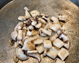 Foto del paso 2 de la receta: Arroz negro con sepia y gambones