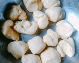Foto langkah ke 3 dari resep Crunchy Sausage Rollbread (Roti Sosis Renyah).