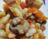 Foto del passaggio 3 della ricetta Zuppa di fagioli con zucca e salsiccia 🍲🍖🎃