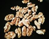 वॉलनट गुझिया(walnut Gujhiya recipe in hindi) रेसिपी चरण 2 फोटो