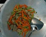 Foto langkah ke 4 dari resep Tumis buncis wortel bakso.