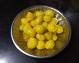 A picture of step 1 of Dum Aloo.