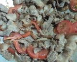 Hình bước làm 2 của món Bò xào hành tây cà chua