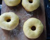 Foto langkah ke 6 dari resep Donat Ubi Kuning Madu Empuk dan Lembut.