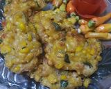 Foto langkah ke 6 dari resep Bakwan jagung manis with udang + kemangi.