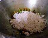 A picture of step 4 of Matar Poha.