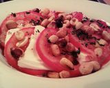 Foto del paso 5 de la receta Ensalada de tomate, queso fresco y frutos secos