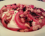 Foto del paso 5 de la receta: Ensalada de tomate, queso fresco y frutos secos