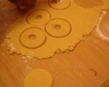 A picture of step 4 of Jam tarts with coconut.
