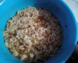 A picture of step 2 of Yummy Noodles with Potato Chips.