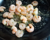 Foto del paso 2 de la receta: Sopa crema de mariscos casera desde el caldo