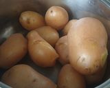Kuktában főtt majd ropogósra sült Bőrös hús recept fázis 3 fotója