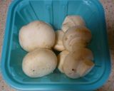 A picture of step 1 of Mushroom Miso Soup.