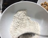 Foto del paso 1 de la receta Bizcocho integral con nueces en lekue en 5 minutos