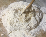 Foto del paso 2 de la receta: Pizzetas, pan de molde y otros con levadura levex con masa madre