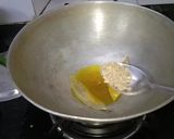A picture of step 1 of Spring Onion Prawns Curry.