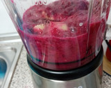Foto del paso 2 de la receta: Smoothie de plátano, manzana y remolacha