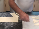 Triangulos de hojaldre rellenos de nata