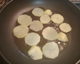 Foto del paso 1 de la receta: Merluza con langostinos y patatas