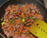 Une image de l'étape 3 de Nouilles chinoises sautées aux légumes et viande hachée.