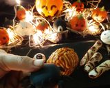 A picture of step 17 of Halloween themed Chocolate cake (pops).