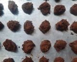 Foto langkah ke 7 dari resep Triple Choco Cookies.
