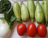 Foto del paso 1 de la receta: Calabacitas a la mexicana al estilo de mi mamá