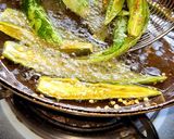झटपट आवळ्याचे लोणचे (jhatpat avdyache lonche recipe in marathi) रेसिपी स्टेप 2 फोटो